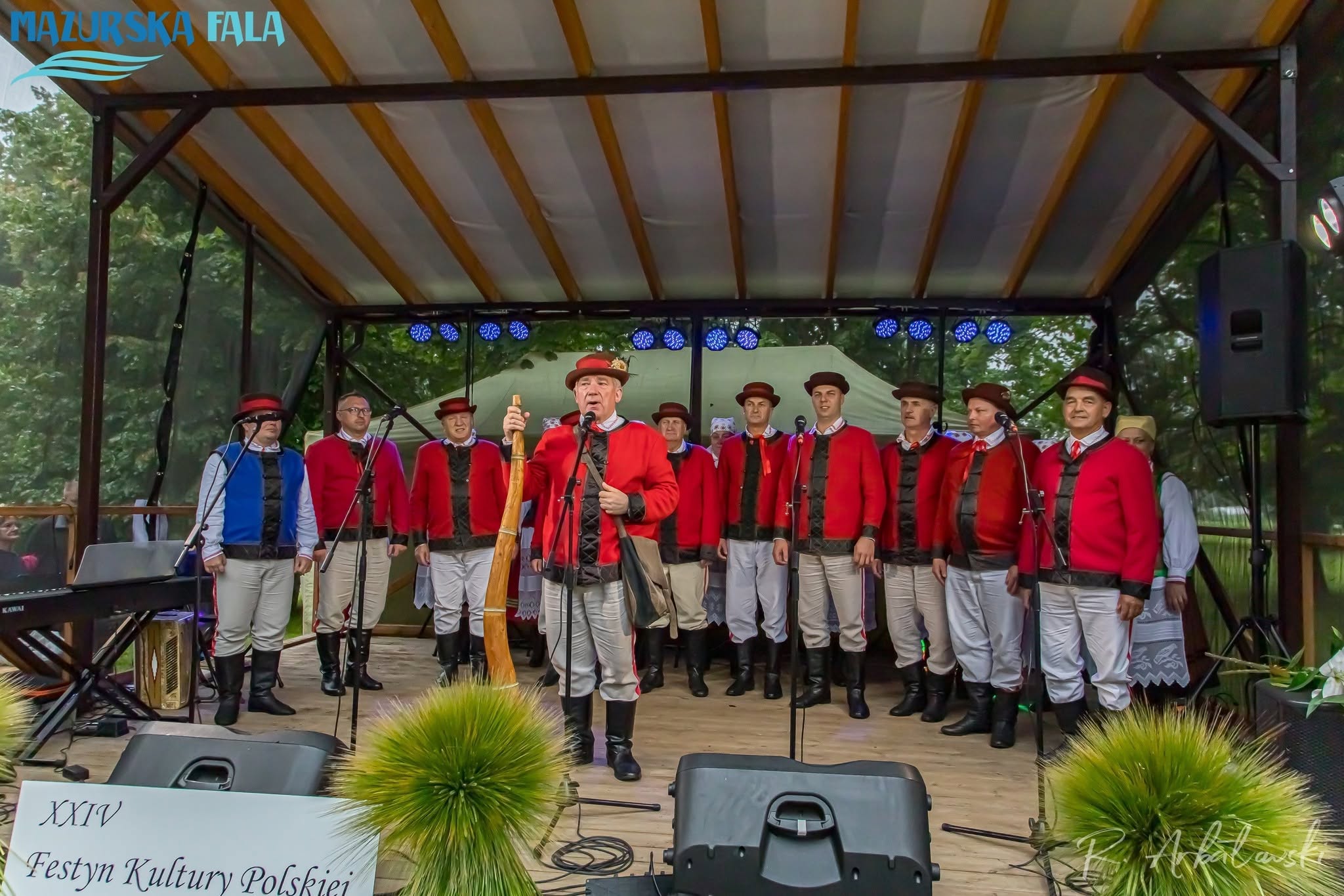 Członkowie Zespołu Folklorystycznego Carniacy