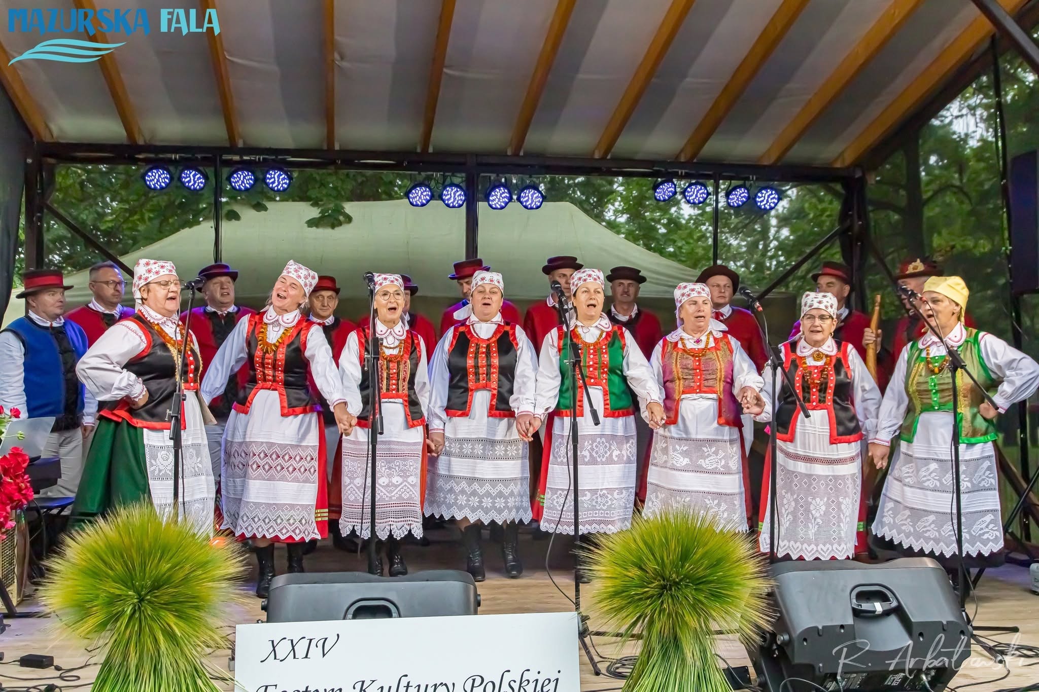 Członkowie Zespołu Folklorystycznego Carniacy