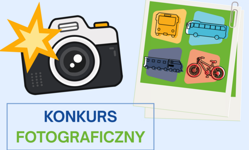 Grafika promująca konkurs fotograficzny organizowany w ramach „Planu Zrównoważonej Mobilności Miejskiej dla Ostrołęckiego Obszaru Strategicznej Interwencji”. Na ilustracji aparat fotograficzny oraz zdjęcia przedstawiające autobus, pociąg i rower. U dołu logotypy Funduszy Europejskich dla Mazowsza, Rzeczypospolitej Polskiej, Unii Europejskiej i marki Mazowsze.