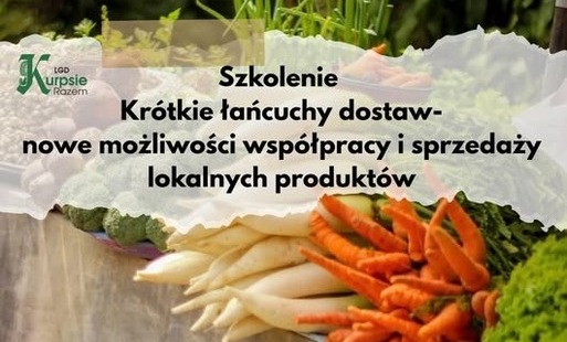 Plakat Lokalnej Grupy Działania „Kurpsie Razem” zapraszający na szkolenie „Krótkie łańcuchy dostaw – nowe możliwości współpracy i sprzedaży lokalnych produktów”. Szkolenie odbędzie się 9 października 2026 roku w gospodarstwie agroturystycznym Agro Ela w Wydmusach. W tle widoczne jest stoisko z lokalnymi warzywami, między innymi marchwią, pietruszką, fasolką, pomidorami i czosnkiem.